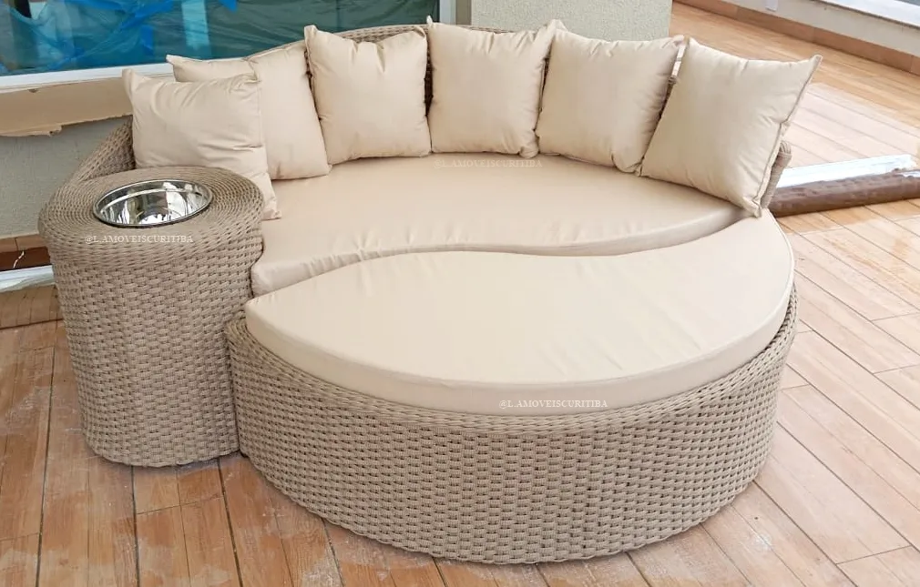 Chaise Dubai em corda náutica com almofadas e mesa lateral com champanheira